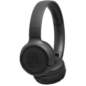 Na ušima (on ear)